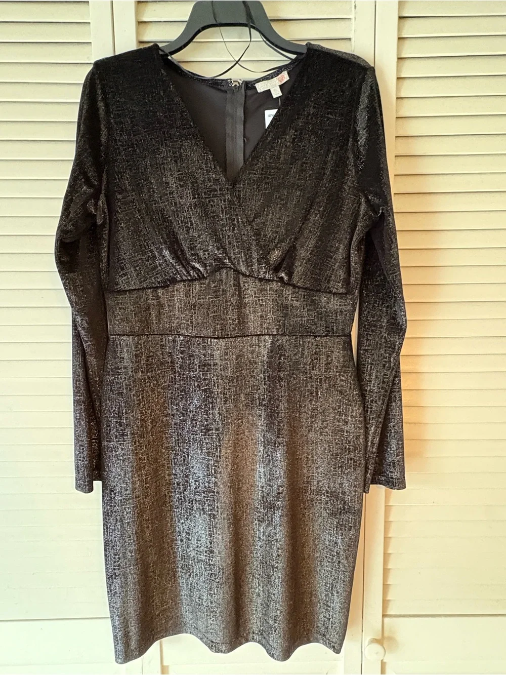 Gianni Bini Shimmery Black Long-Sleeve V-Neck Sheath Dress
